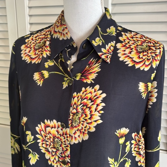Cabi Daisy Blouse Button Down Top Floral Shirt 3250 Navy Yellow Size Medium - Picture 4 of 12